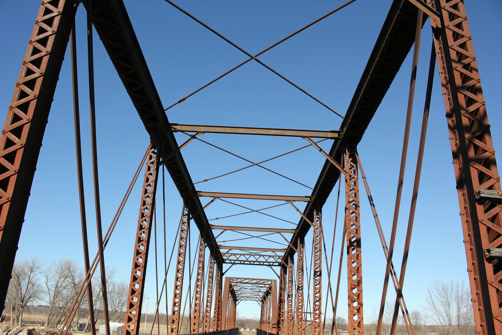 Sway bracing, center span